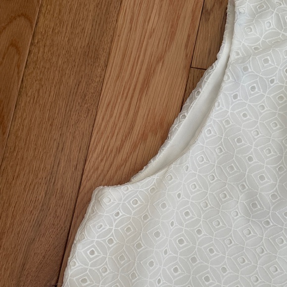 EUC Lilly Pulitzer White Eyelet Dress - Picture 5 of 9